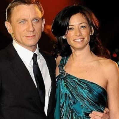 Daniel Craig is on a suit and Fionna Loudon is on a blue dress.